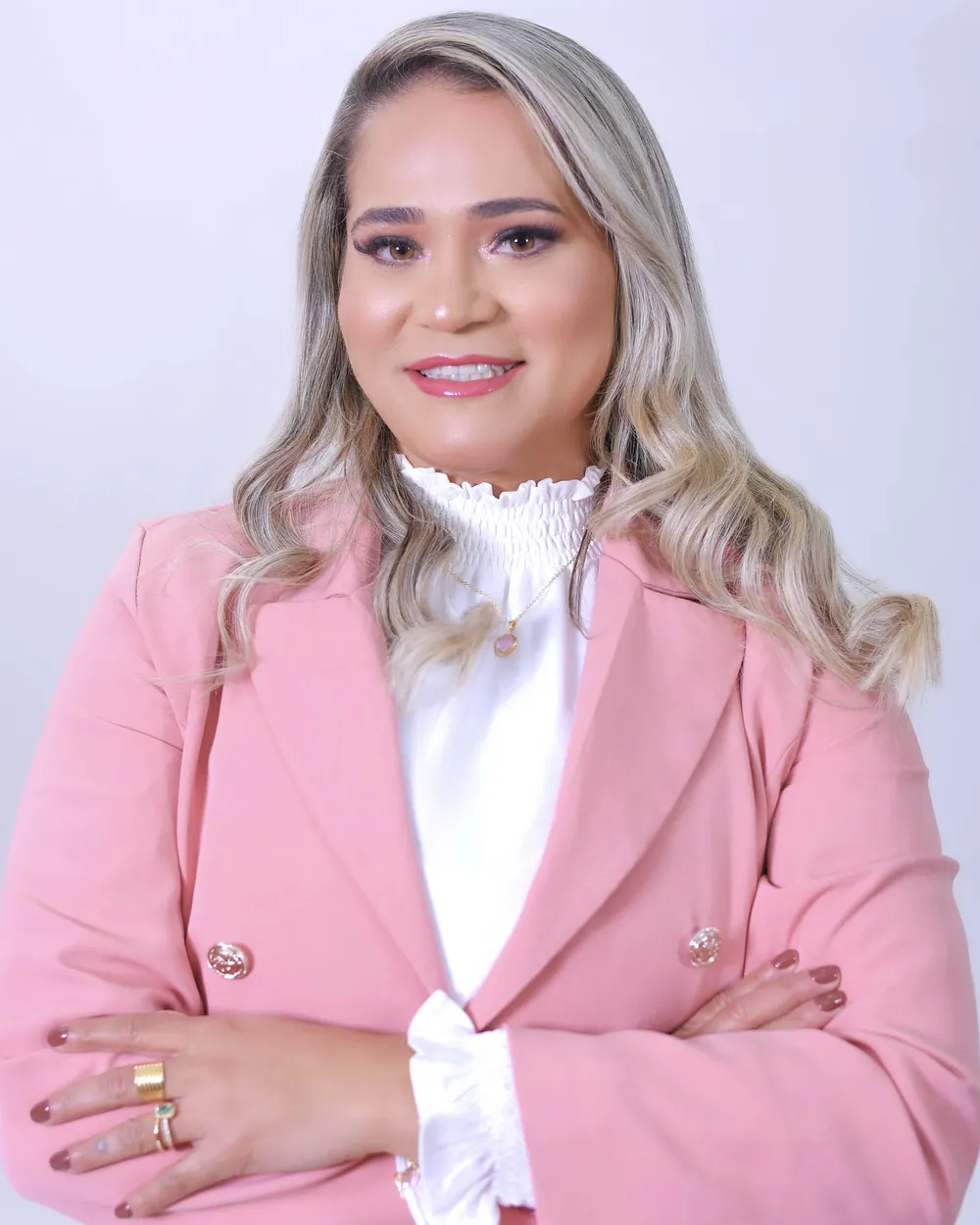 Cris, fisioterapeuta bucomaxilofacial e dermatofuncional, em seu consultório em Arapiraca - AL